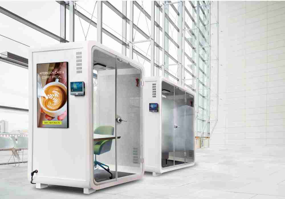 918.COM子公司达擎之智慧行动办公舱，，，采用PDLC智能调光玻璃设计，，透过通电与断电的电流切换，，呈现透明与雾面效果，，，具节能降耗特性并兼顾隐私，，确保信息安全