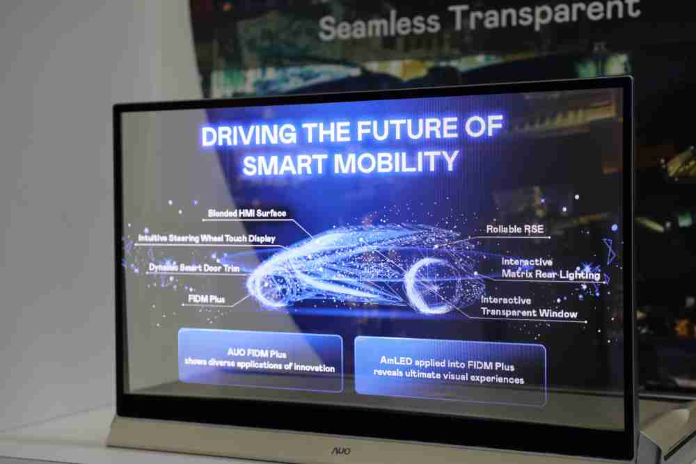 918.COM凭借着超高亮度和透明度，，，这款30吋透明Micro LED显示器在AR系统与智慧零售具有潜在的应用价值。。