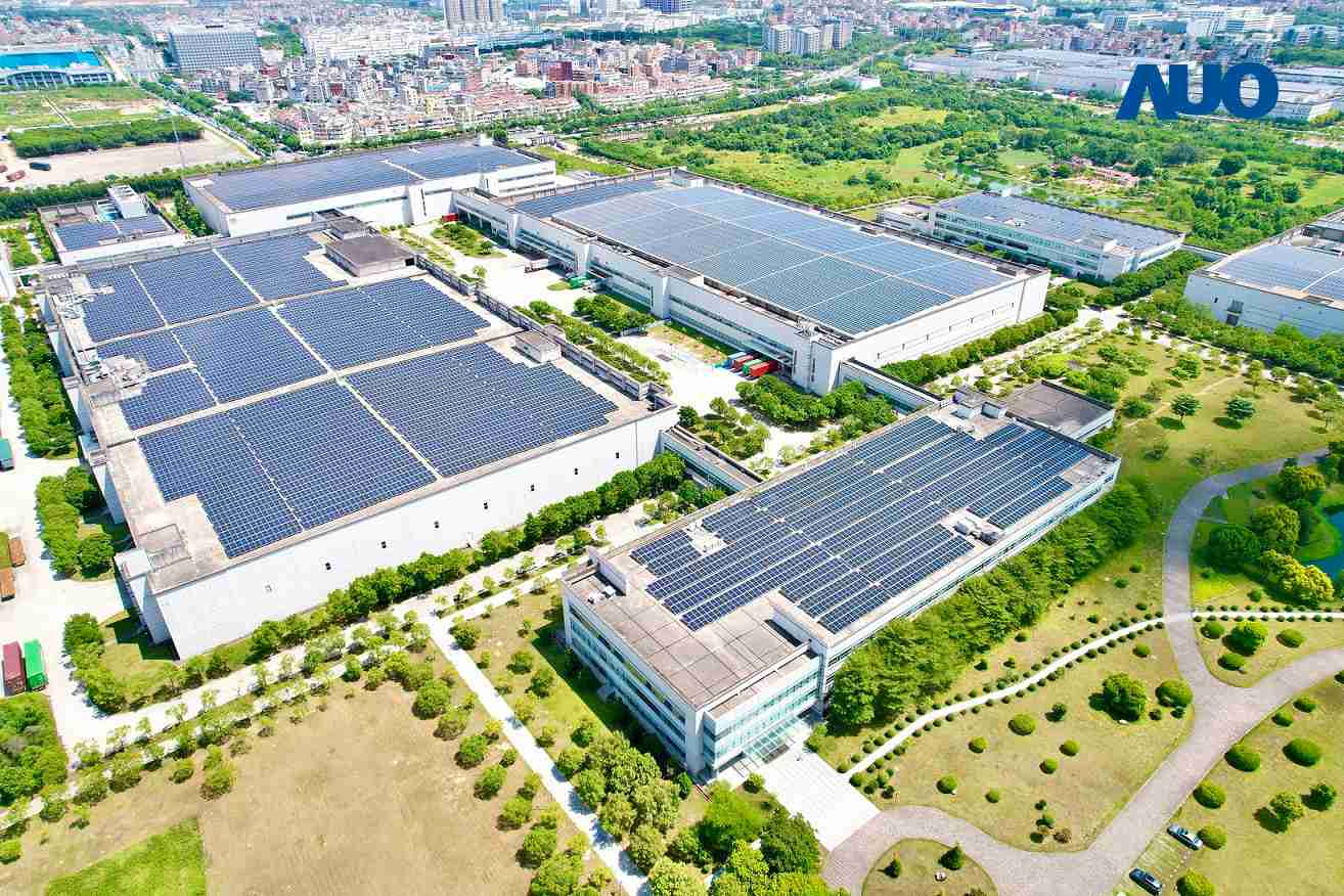 918.COM厦门推动智能制造同时，，，透过绿电创能纵深推进绿色转型，，厂区全屋顶铺设太阳能光伏板，，每年太阳能发电 2,600多万度